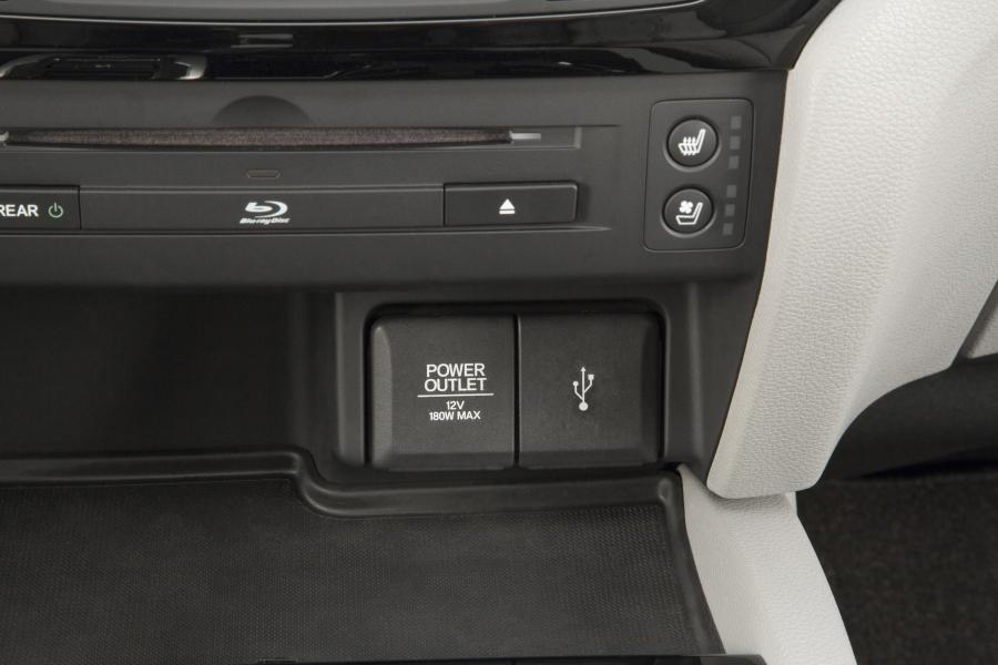 Детали интерьера Honda Pilot 2015 года  (фото 73 из 107)